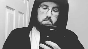 Michael Phillips tvrdí, že ná "nejmenší penis na světě", má diagnostikovaný mikropenis.