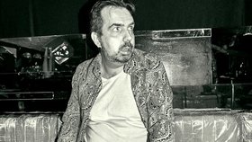 Brit Matt Barr se může pochlubit největším penisem na světě o délce 36 cm. Je to podle něj dar i prokletí