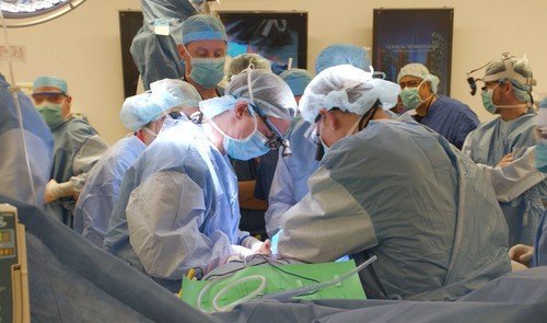 Lékaři provedli první transplantaci penisu