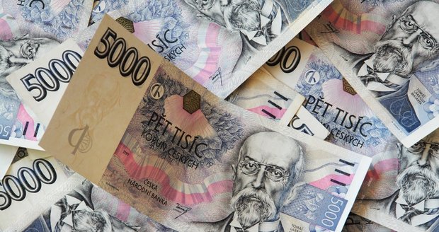 Bankovky v hodnotě několika desítek tisíc korun našla v Brně žena (39), poletovaly na ulici. (Ilustrační foto)