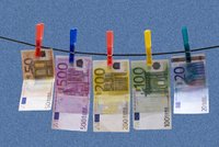 Švýcaři obvinili šest Čechů z praní špinavých peněz