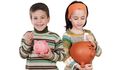 Jak děti naučit hospodařit s penězi? Nejdříve jim pořiďte pokladničku. 
