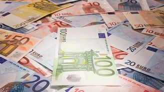 Euro sestoupilo nejníže od ledna
