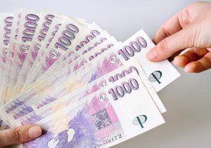 Finanční úřady vybraly v pololetí na dani z přidané hodnoty (DPH) 200,1 miliardy korun, meziročně o 5,6 miliardy korun více. Na dani z příjmu právnických osob stát vybral o 5,9 miliardy více, celkem 99,1 miliardy korun.