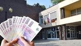 Vykradená pokladna Jundrova: Prodali majetek obviněné účetní a radnice dluh splatí dřív