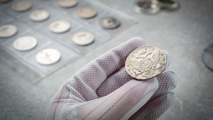 Numismatické potřeby – obaly na stříbrné mince a rukavičky