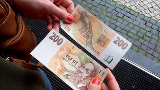 Češi začínají ztrácet optimismus: 2/3 lidí plánuje omezit výdaje 