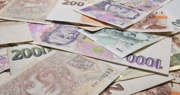 Průměrná mzda v Česku vzrostla na 31 851 korun