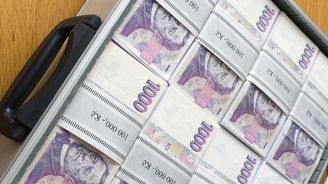 Koronavirus znehodnotí peníze, centrální banky „tisknou” nové miliardy 