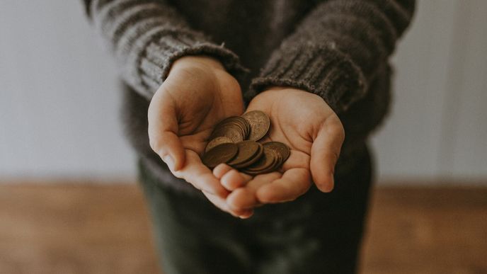 Být v těžké finanční situaci je pro rodiče extrémně stresující. Být v těžké finanční situaci je pro rodiče extrémně stresující.