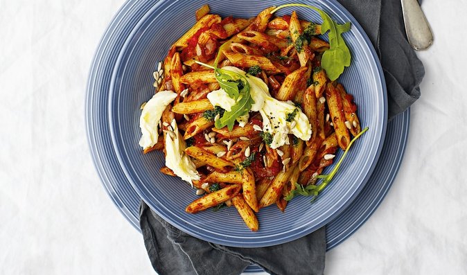 Penne s rajčaty, rukolou a mozzarellou Penne s rajčaty, rukolou a mozzarellou