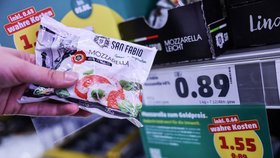 Řetězec Penny se v Německu rozhodl dočasně zdražit a ukázat "skutečné ceny" některých základních potravin (červenec 2023)