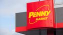Penny Market zkouší nabíjecí stanici s elektromobily v Praze-Lehovci.