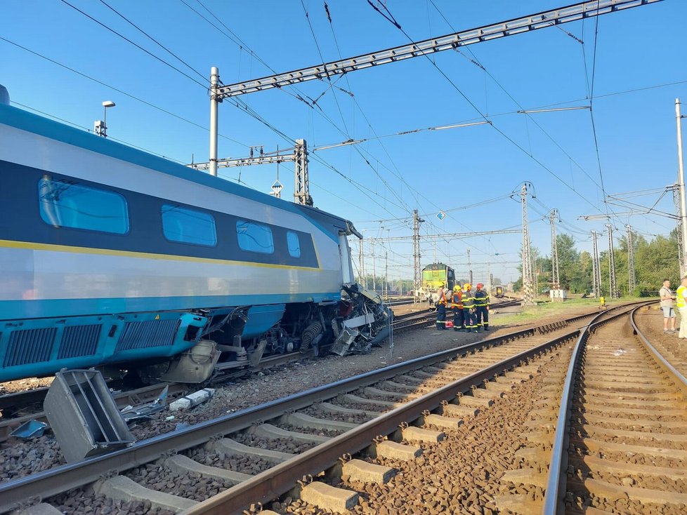V Bohumíně se srazilo pendolino s posunovací lokomotivou. Strojvedoucí vlaku nepřežil.
