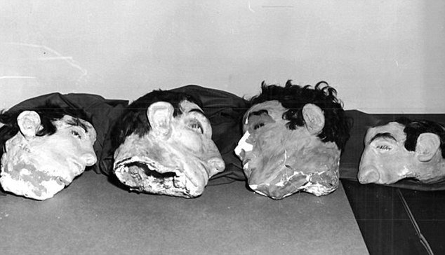 Při útěku z Alcatrazu vězni rovněž použili figuríny.