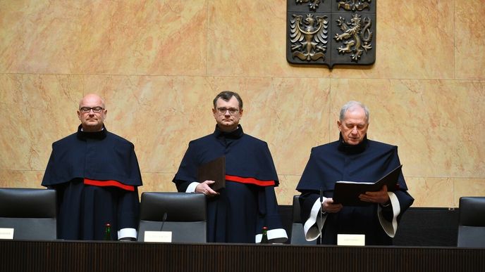 Ústavní soud v Brně rozhoduje o návrhu poslanců ANO na zrušení zkrácené valorizace penzí.