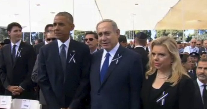 Obama a premiér Netanyahu na pohřbu Perese.