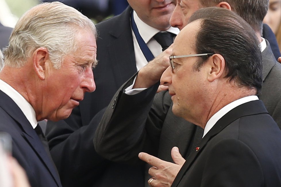 Francois Hollande a Princ Charles na pohřbu Perese.