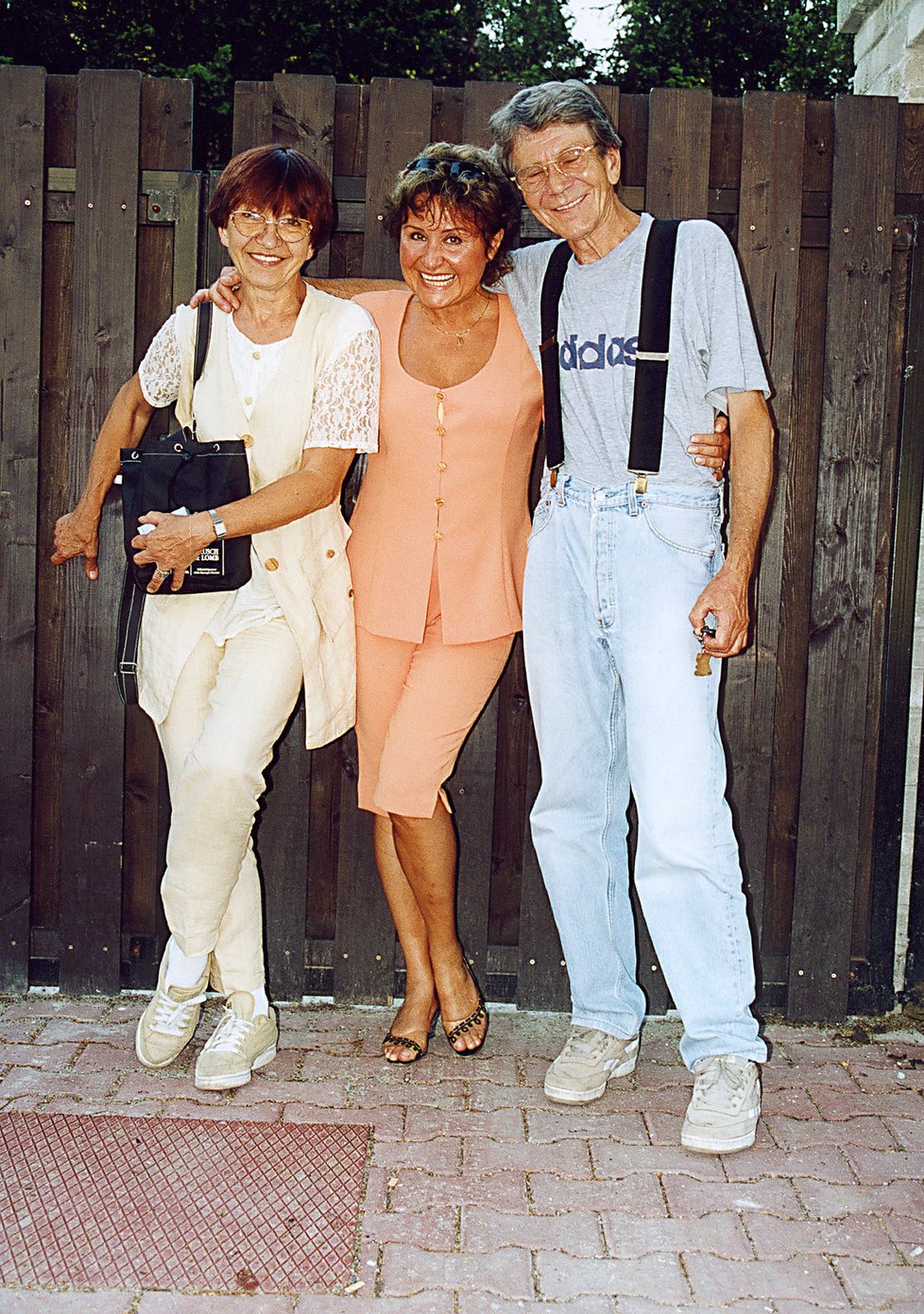 Terezin tatínek Eduard Pergner s manželkou Janou a Jitkou Zelenkovou.