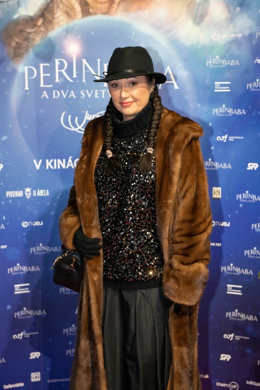 Dcera Juraje Jakubiska Janette na premiéře filmu Perinbaba 2.