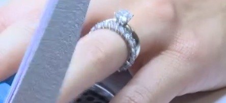 Eva Perkausová podle svých slov snubní prstýnek do samého posledního momentu před obřadem neviděla