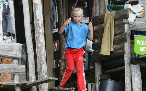 Perla si včera hrála na zápraží dřevěné boudy. Její zdravotní stav prý není vážný.
