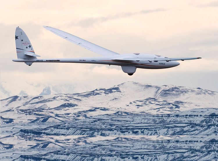 Projekt Perlan zaštiťuje evropský letecký gigant Airbus. Otcem kluzáku je ovšem Američan Einar Enevoldson