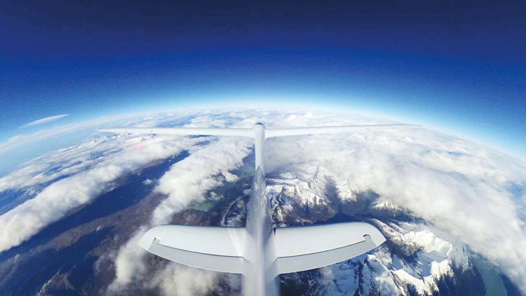 Projekt Perlan zaštiťuje evropský letecký gigant Airbus. Otcem kluzáku je ovšem Američan Einar Enevoldson
