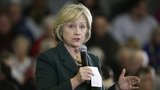 Clintonová nechala odstranit tajné označení dokumentů, kvůli technickým potížím