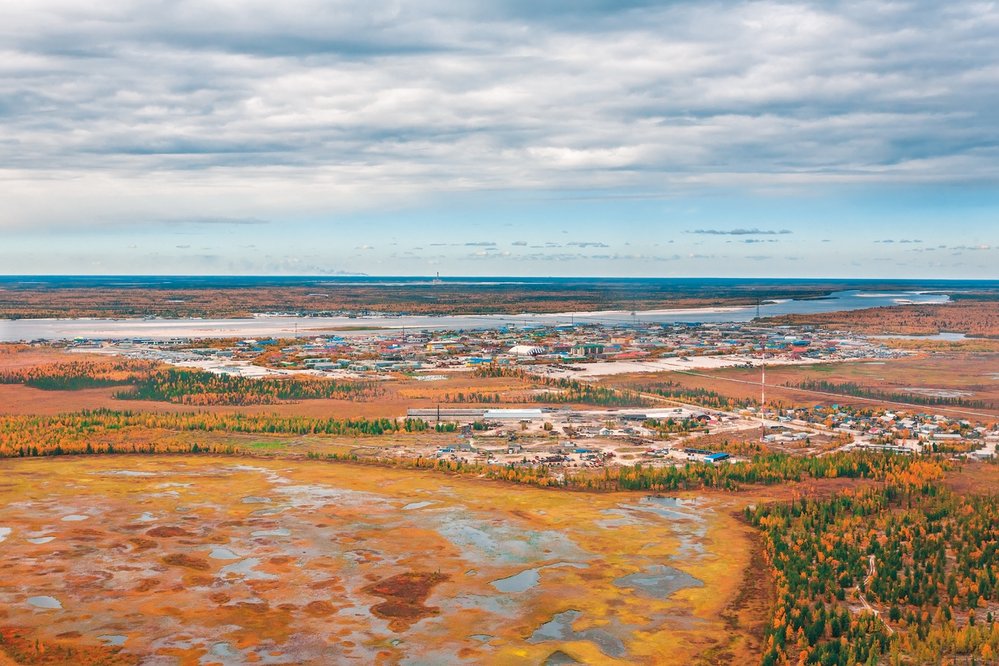 Permafrost taje a terén pokrývá bažinami a jezery