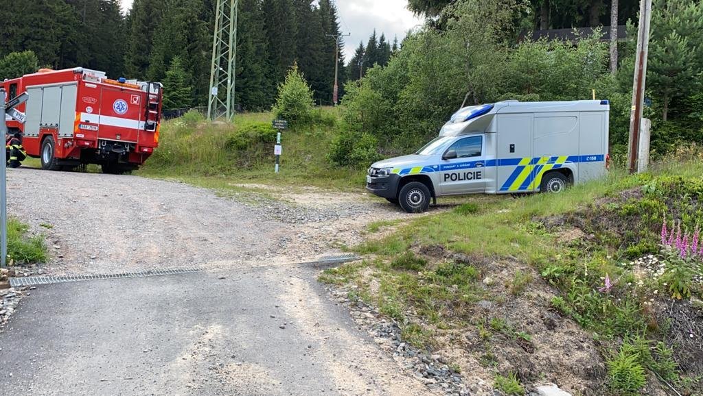 Policie na místě srážky dvou vlaků v Perninku.