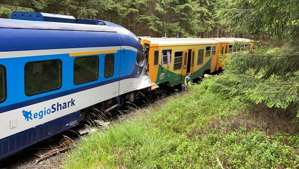 Fatální srážka dvou vlaků u obce Pernink.