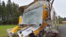 Srážka dvou vlaků u Perninku stála život dva lidi.