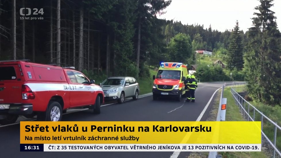 U Perninku na Karlovarsku se dnes odpoledne po 15:00 čelně srazily dva osobní vlaky.