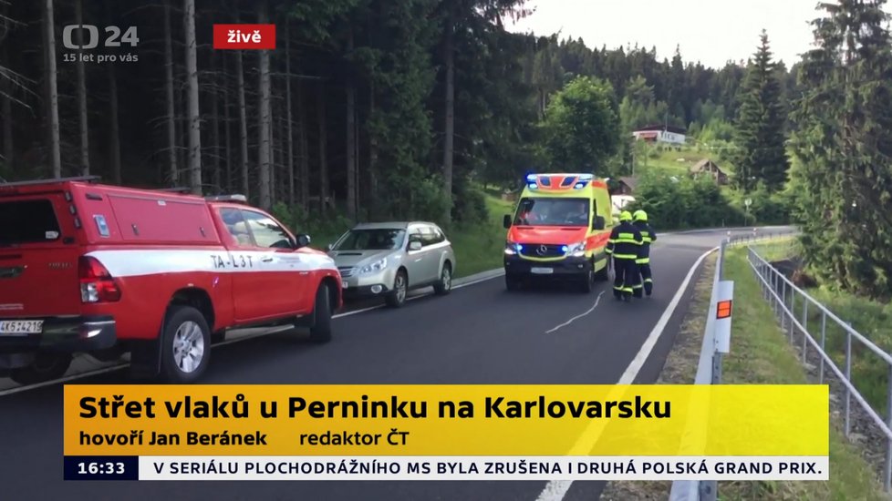 U Perninku na Karlovarsku se čelně srazily dva osobní vlaky.