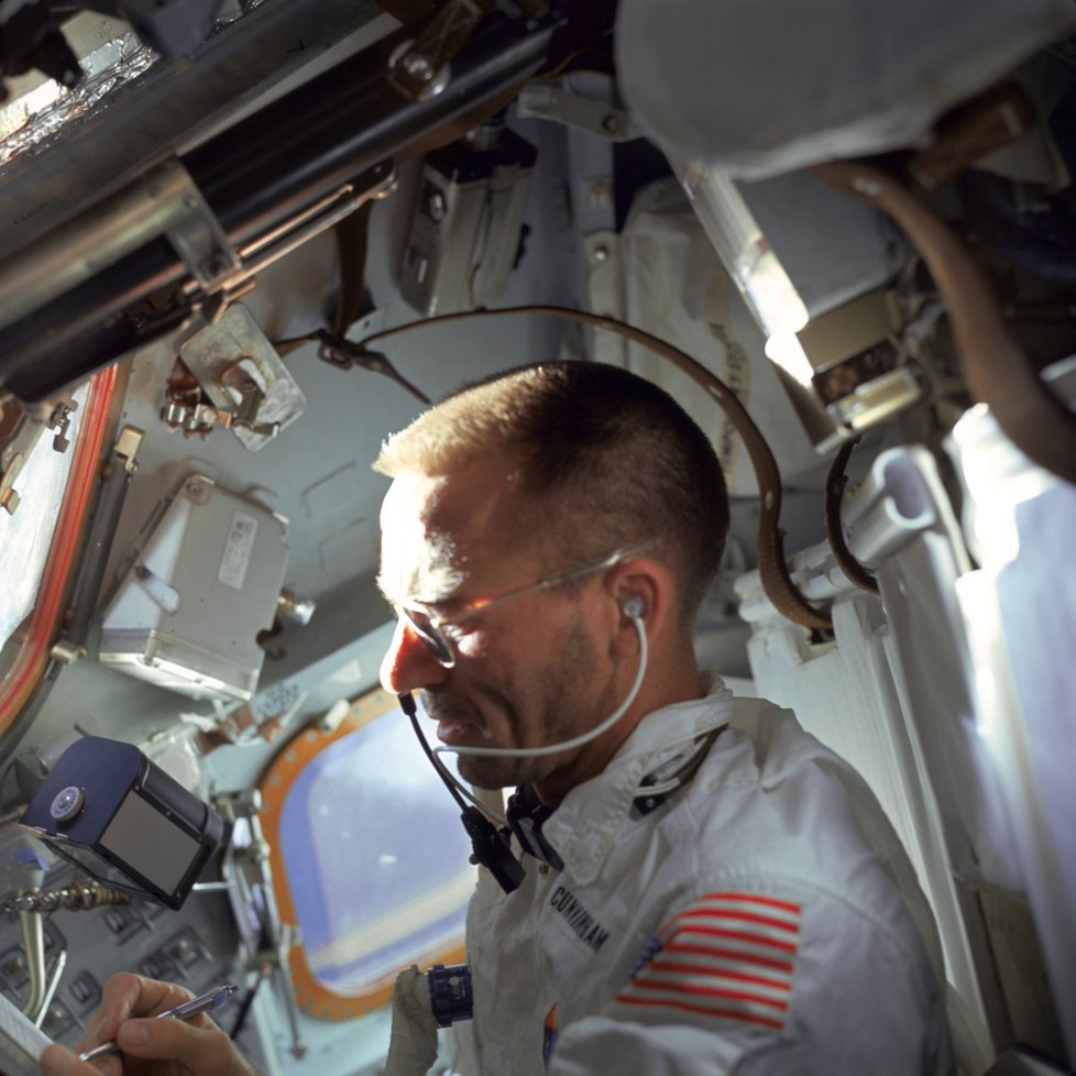 Astronaut Apolla 7 Walter Cunningham s perem Space Pen