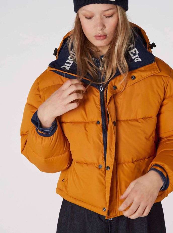Oranžová prošívaná puffa Kings of Indigo, zoot.cz, 2189 Kč Oranžová prošívaná puffa Kings of Indigo, zoot.cz, 2189 Kč