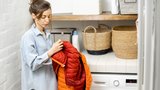 Jak správně vyprat či vyčistit péřovou bundu před zimou?