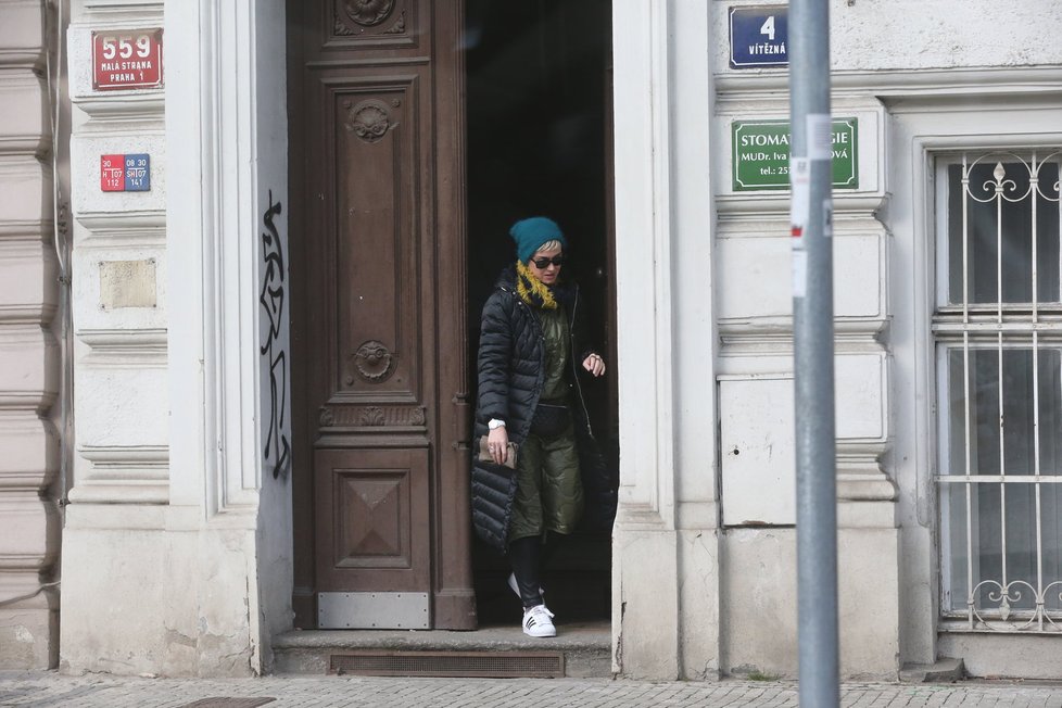 Katy Perry přiletěla do Prahy za Orlandem Bloomem