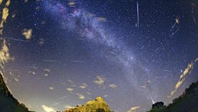 Padající hvězdy zaplní oblohu: V noci vyvrcholí Perseidy, počasí pozorování přeje