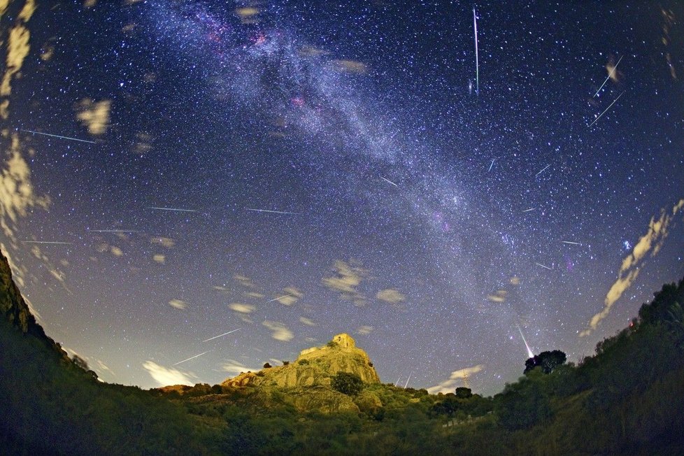 Pozorování meteorického roje Perseid letos doprovodí přednášky i koncerty