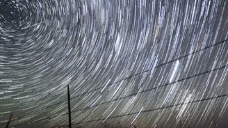 Perseidy dnes v noci rozsvítí oblohu tisíci meteory, podívejte se na nejpovedenější fotografie