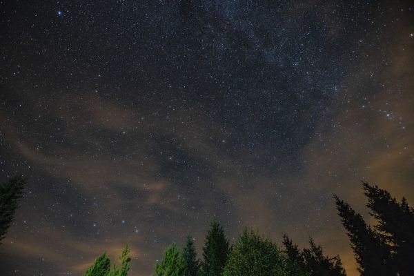 Letošní pozorování Perseid bude kazit zářící Měsíc v úplňku.