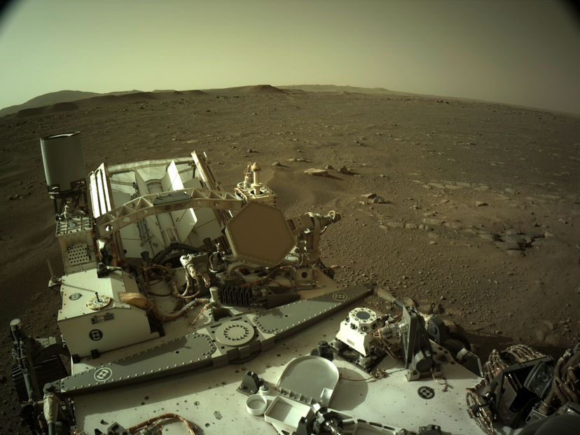 ÚNOR: Robotický průzkumník NASA Perseverance úspěšně přistál na Marsu. Fotografie z povrchu Rudé planety.