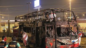 Při neštěstí v Limě zahynulo v hořícím autobusu 20 lidí. Dalších 10 bylo zraněno.