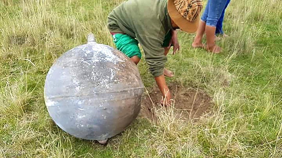 Peru vyděsily obří ohnivé koule padající z nebe. Šlo o kusy satelitu?