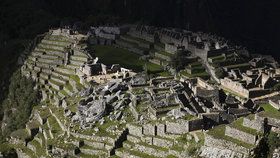 Turisté poničili chrám na Machu Picchu, jeden si zašel i „na velkou“. Skončili ve vazbě