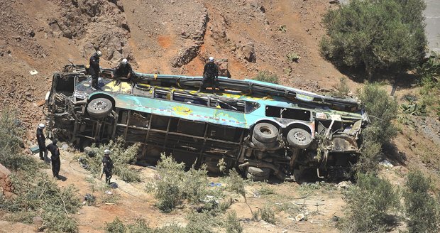 Autobus s fanoušky boural cestou z fotbalu: 12 mrtvých a desítky zraněných!