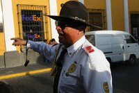 V Peru se otrávilo 90 policistů kuřecí polévkou