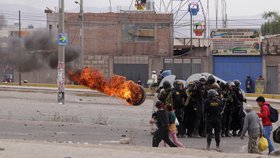 Exprezidenta viní ze spiknutí a pokusu o převrat: Při krvavých protestech 4 mrtví v Peru